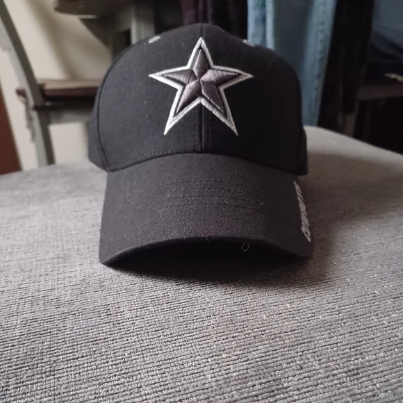 Dallas Cowboys hat - Picture 1 of 3
